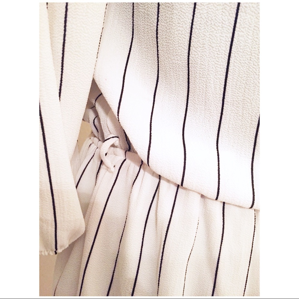 🆕 Black and White Striped Romper - Picture 4 of 6